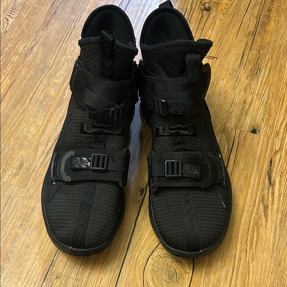 Men's 2019 LeBron Soldier 13 SFG 'Black Out' Size 9 - Picture 2 of 8